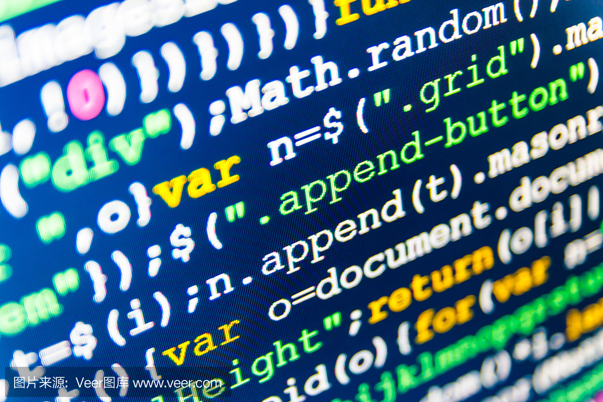 軟件開發(fā)人員編程代碼在計算機上